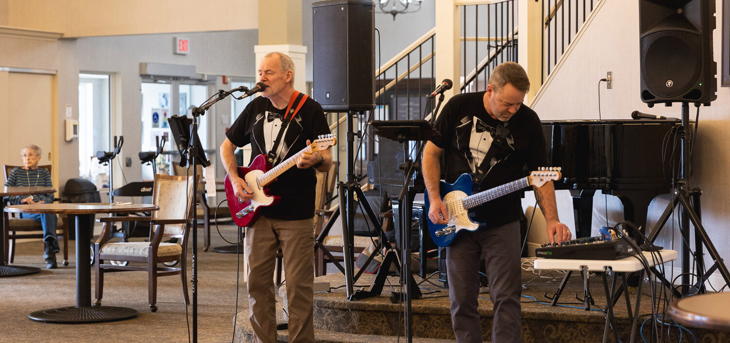 live band at dining hall e1785955666346
