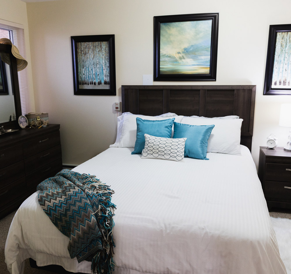 suite bedroom
