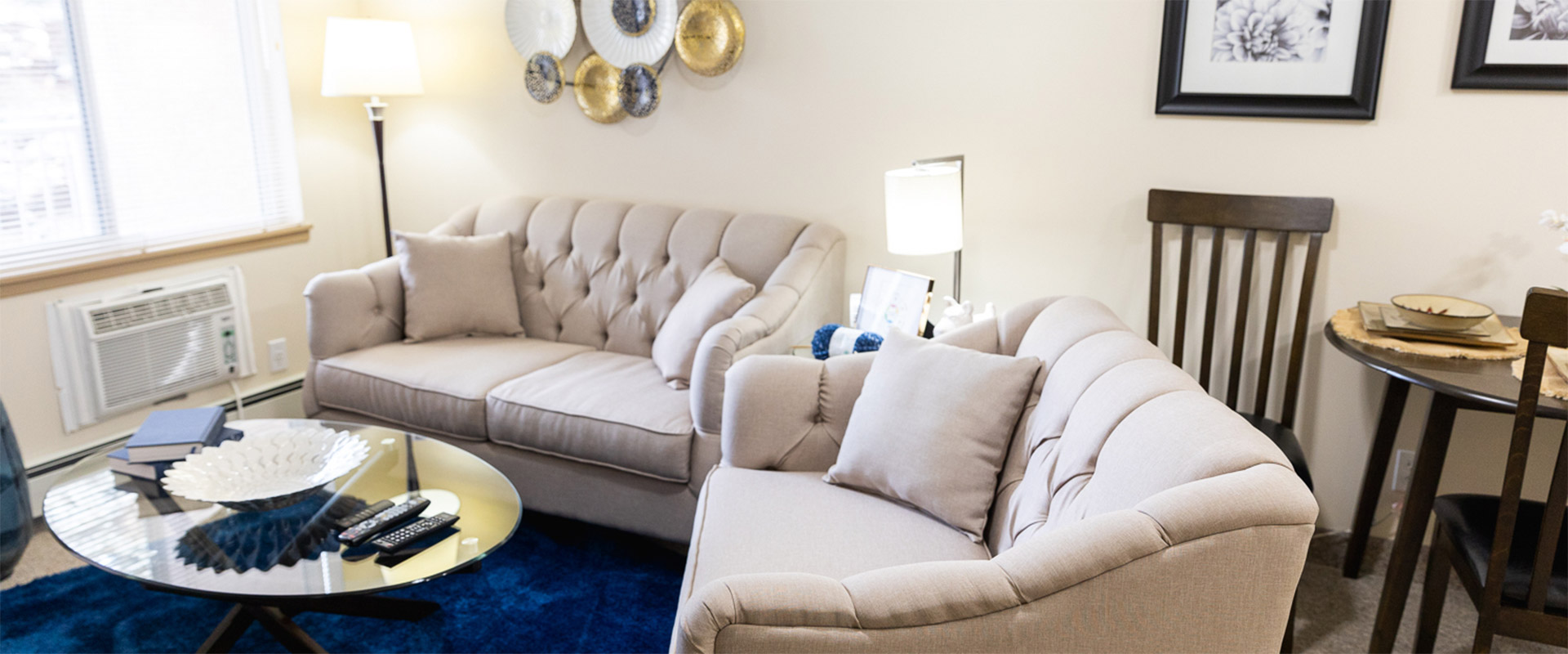 suite living room with sofa